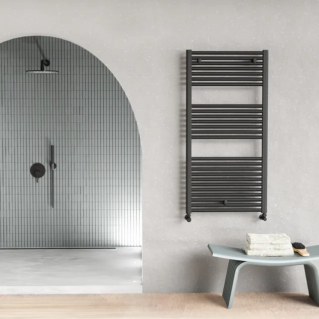 cordivari-lisa-25-black-scaldasalviette-design-nero image 1